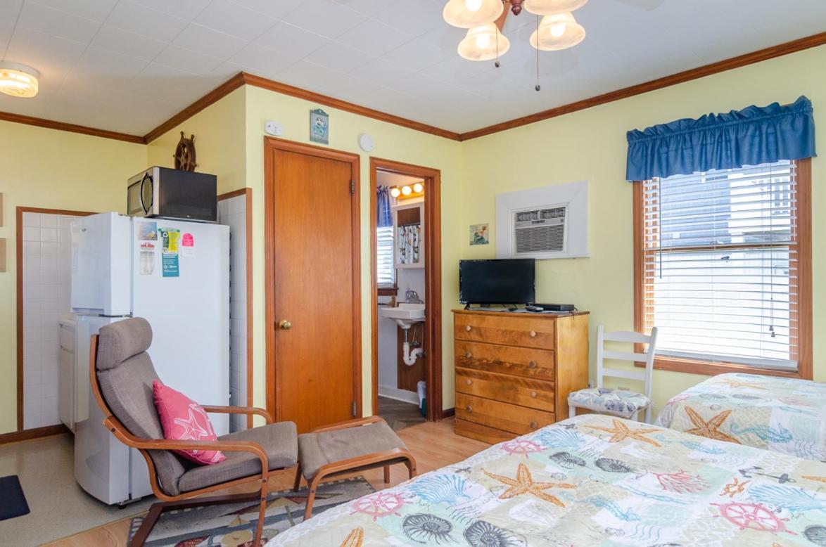 The Pelican Hidden Treasure Inn Room 2 By Bryant Real Estate Kure Beach Exterior photo
